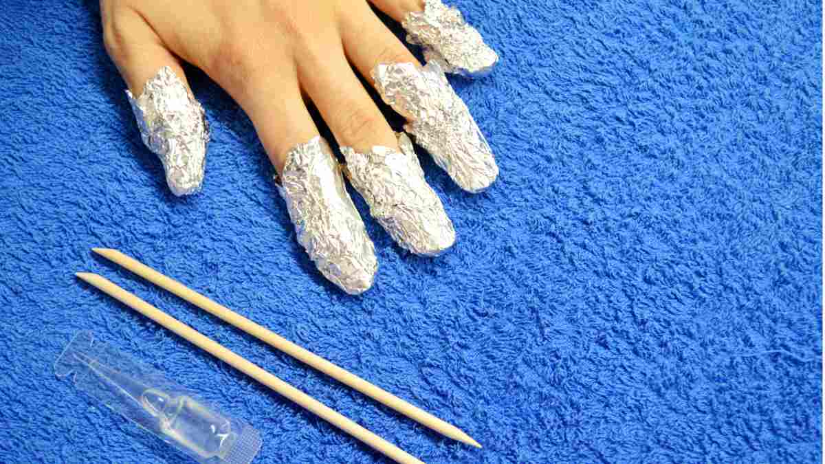 3 formas de quitar el pegamento de las uñas postizas  Quitar uñas  postizas Uñas postizas Pegamento de uñas